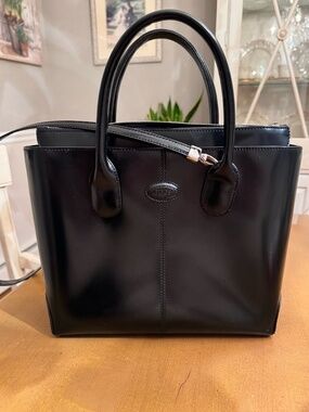 Tod’s Black Smooth Leather Tote Satchel Crossbody Shoulder Bag Oval Logo Italian